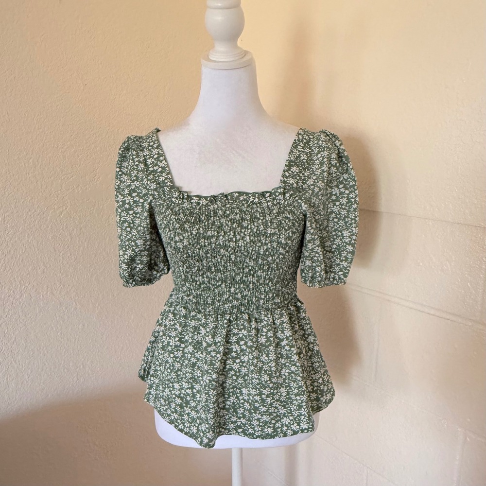 Emery Rose Floral Peplum Top Womens SM Green White Smocked Puff Sleeve Coquette